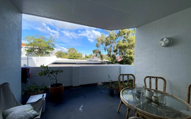 Cosy 1 Bedroom Apartment in Trendy Mount Lawley