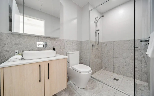 Spacious 1-bed Apartment With Gym, BBQ & Parking