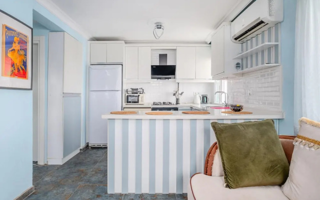 Villa With Terrace Right by the Sea in Urla