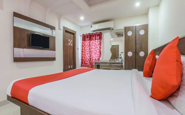 OYO 16930 Madhura Inn