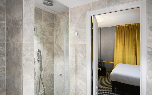 Snob Hotel