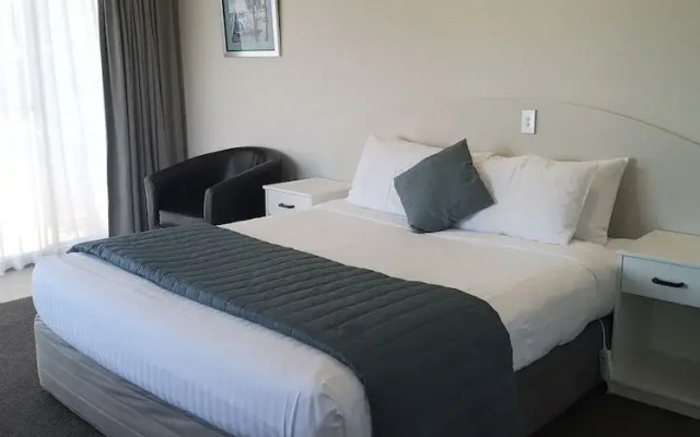 Paku Lodge Resort