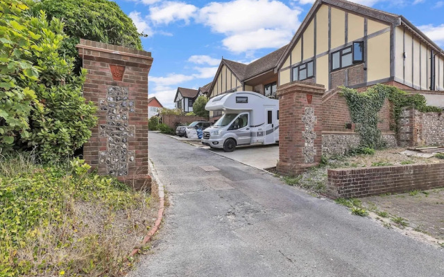 Garden Lodge With Parking By My Getaways