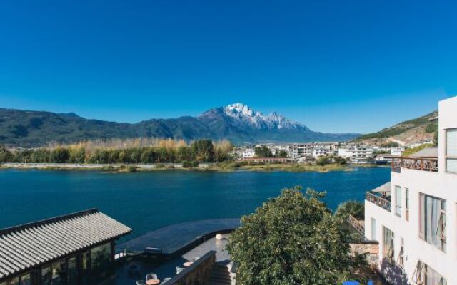EARTHGAZE•STARSPANNG: 180-Degree Snow Mountain View Homestay (Lijiang Ancient Town Branch)