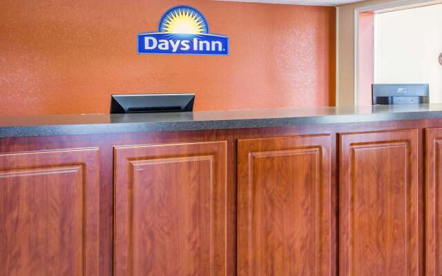 Days Inn by Wyndham Bradenton I-75