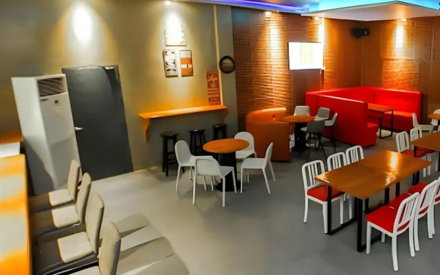 The Paragon Hotel And Restaurant