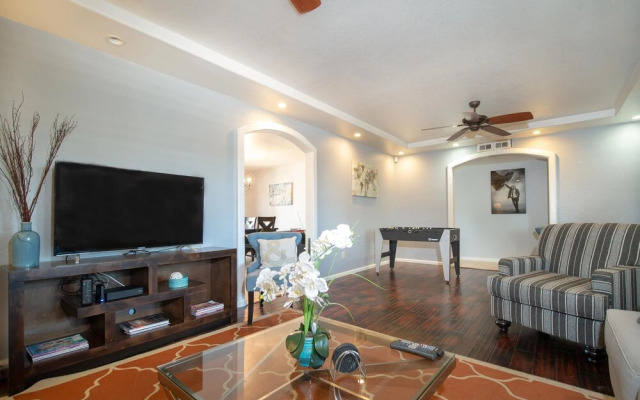 Scottsdale 4BD Modern Home w/ Sparkling Pool!