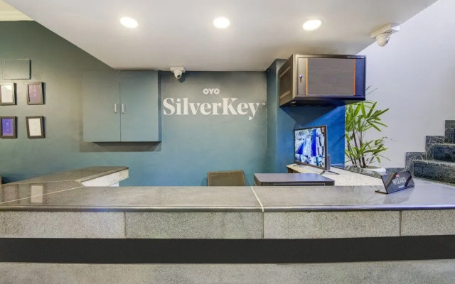 OYO 20027 SilverKey Cyber City