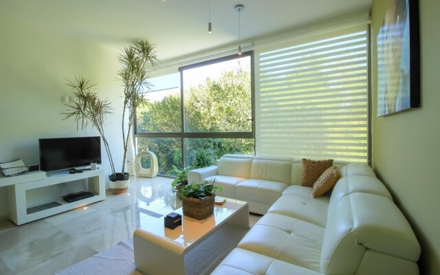 Resort Amenities Penthouse by Olahola