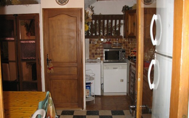 House With 3 Bedrooms in Peyrolles-en-provence, With Wonderful Mountai