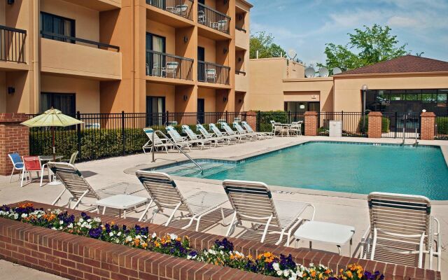 Courtyard by Marriott Greensboro