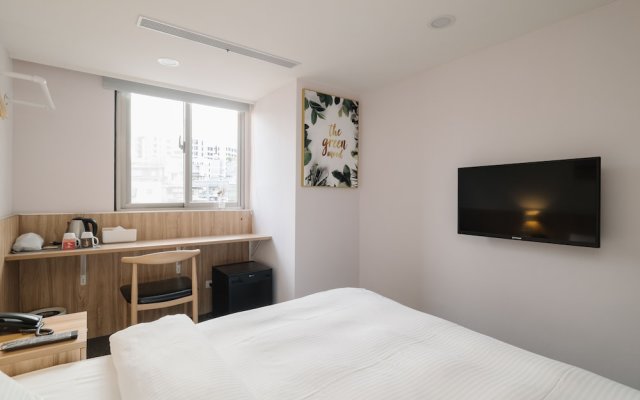 406 Inn — Female Dormitory