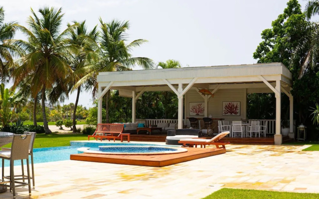 Majestic 5BR Villa w Maid Jacuzzi in Cap Cana