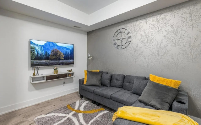 Exquisite 2 Bedroom Apt, mins to the falls.