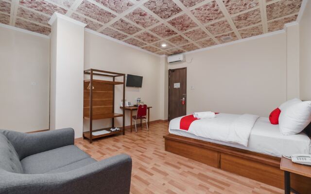 RedDoorz Plus near Soekarno Hatta Airport 2