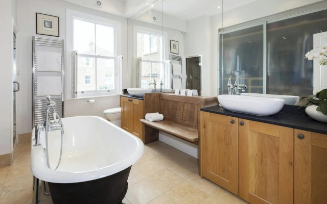 Winchendon Road by Onefinestay