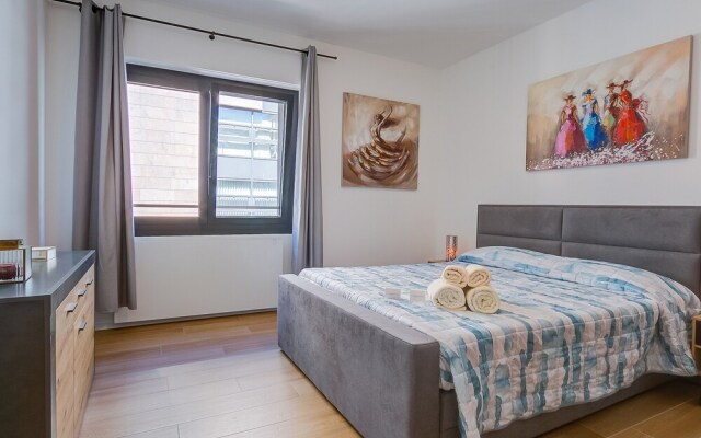 Boutique Apartment 11