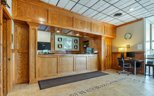 Comfort Inn & Suites Triadelphia - Wheeling