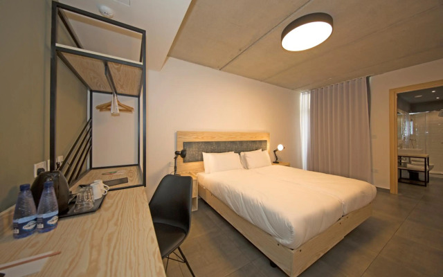 Mr. Todd Hotel