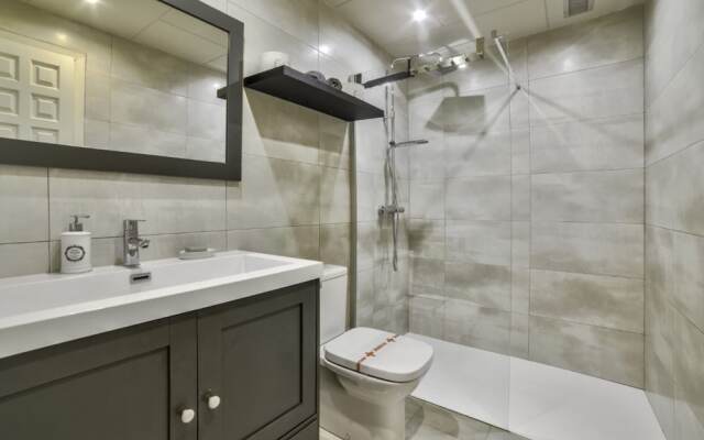 Apartment - 2 Bedrooms with Pool and Sea views - 104993