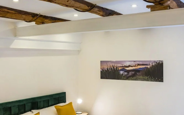 Quartieri Spagnoli Modern Flat by Wonderful Italy