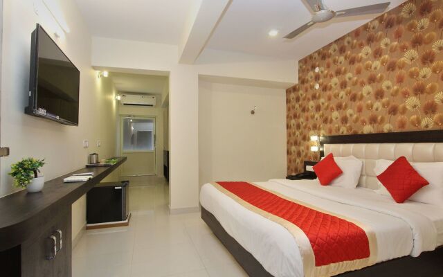 OYO 4429 Vee Suites