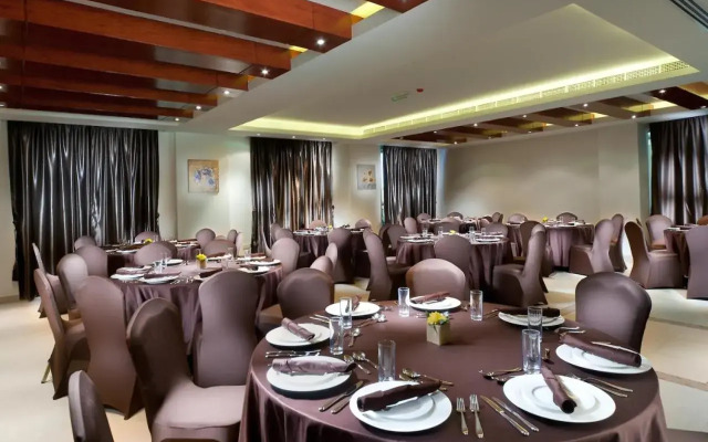 Al Hail Waves Hotel Managed By Centara