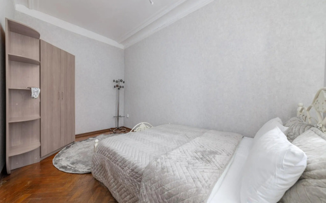 DeRent Aparts (ДеРент Апартс) на переулке Антоненко