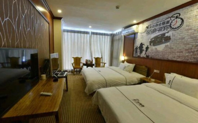 Qujing Youth Network Hotel