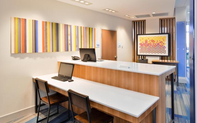 Holiday Inn Express & Suites Madison by IHG