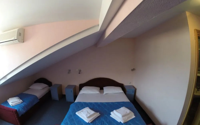 Hotel Lav