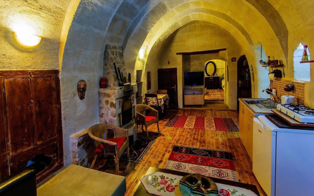 Adanos Konuk Evi
