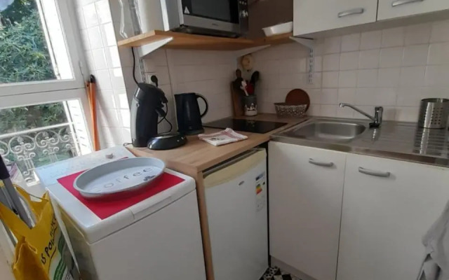 Joli studio calme parking proche thermes et centre