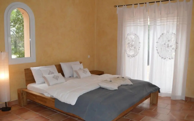 House in Montfort-sur-argens With Garden