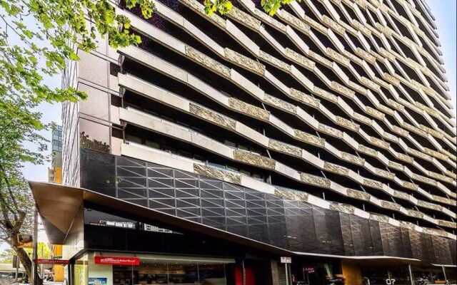 Aura on Flinders Serviced Apartments