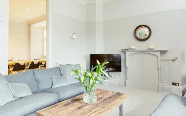 Ramsay Gardens - Grand 4-Bedroom Apartment Next To Castle