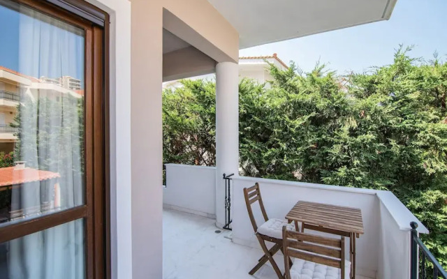 Inviting Villa in Anavissos With Communal Pool