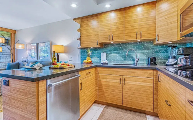 Papakea Oceanview Studio 0 Bedroom Condo by RedAwning