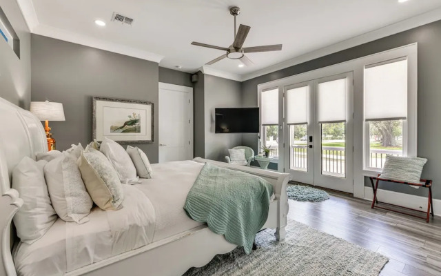 Walk to Pass Christian Beach: Stunning Family Home