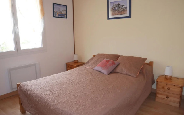 Holiday Home in Plouarzel Near Sandy Beach