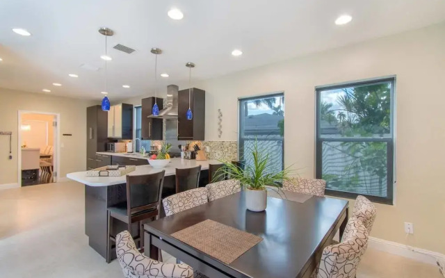 Hollywood Dream House - 5 Bedroom with Heated Pool