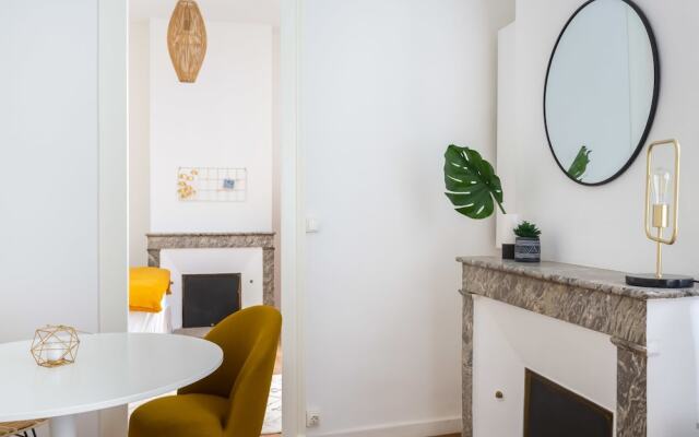 Modern Apartment in City Center for up to 4 Guests!