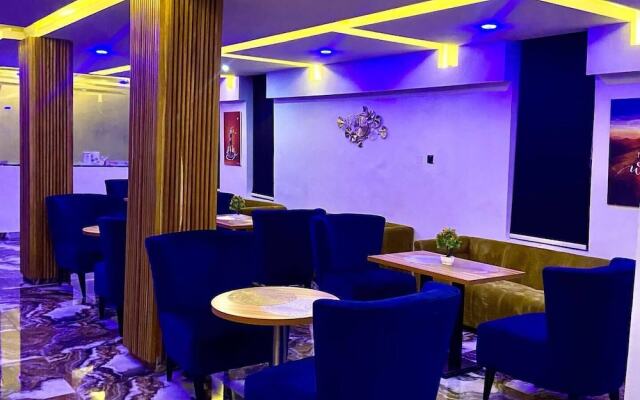 Ten15 Hotel & Suites