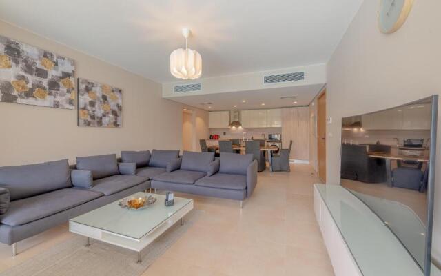 Mangroovy 2 Bedroom Sea View Apartment, Pool & Beach