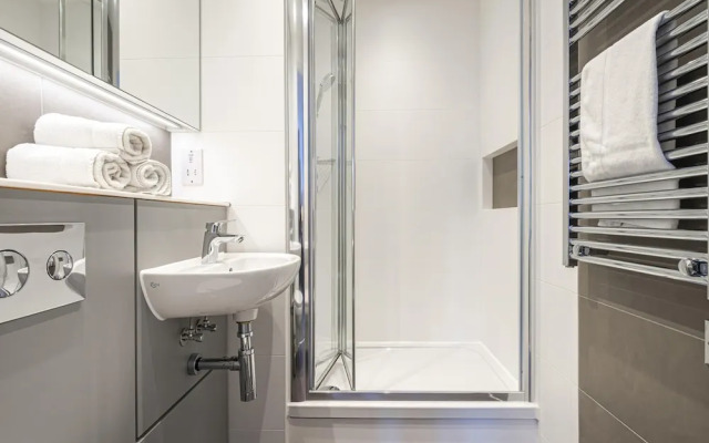 Waterside Flat in Central Leeds