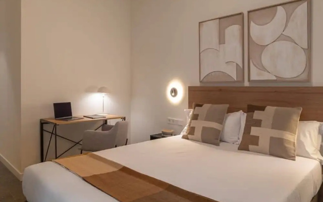 Sant Pau Patio 2BR Near Avinguda Gaud With Patio