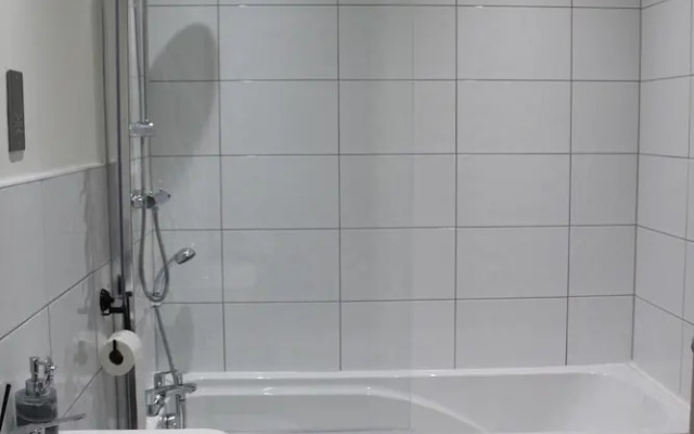 Luxury 1-bed Apartment Bradford Free Parking