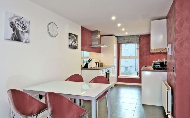 Trendy Home in Aberdeen