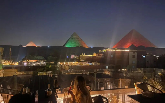 Sunshine Pyramids View Inn