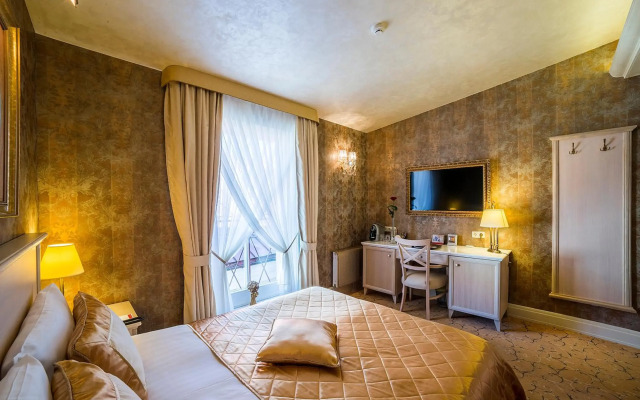 IMPERIAL Hotel & Restaurant